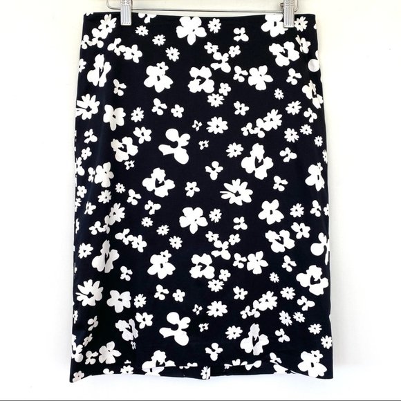 Talbots pencil skirt, black & white floral print, in a cotton & spandex blend - Picture 3 of 8